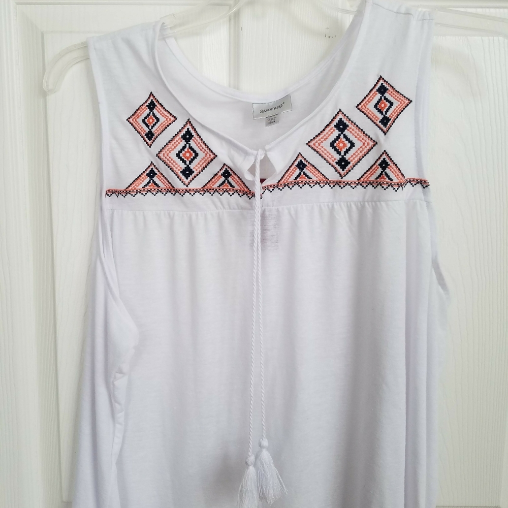 Avenue Womens EMBROIDERED TANK White Size 22/24
